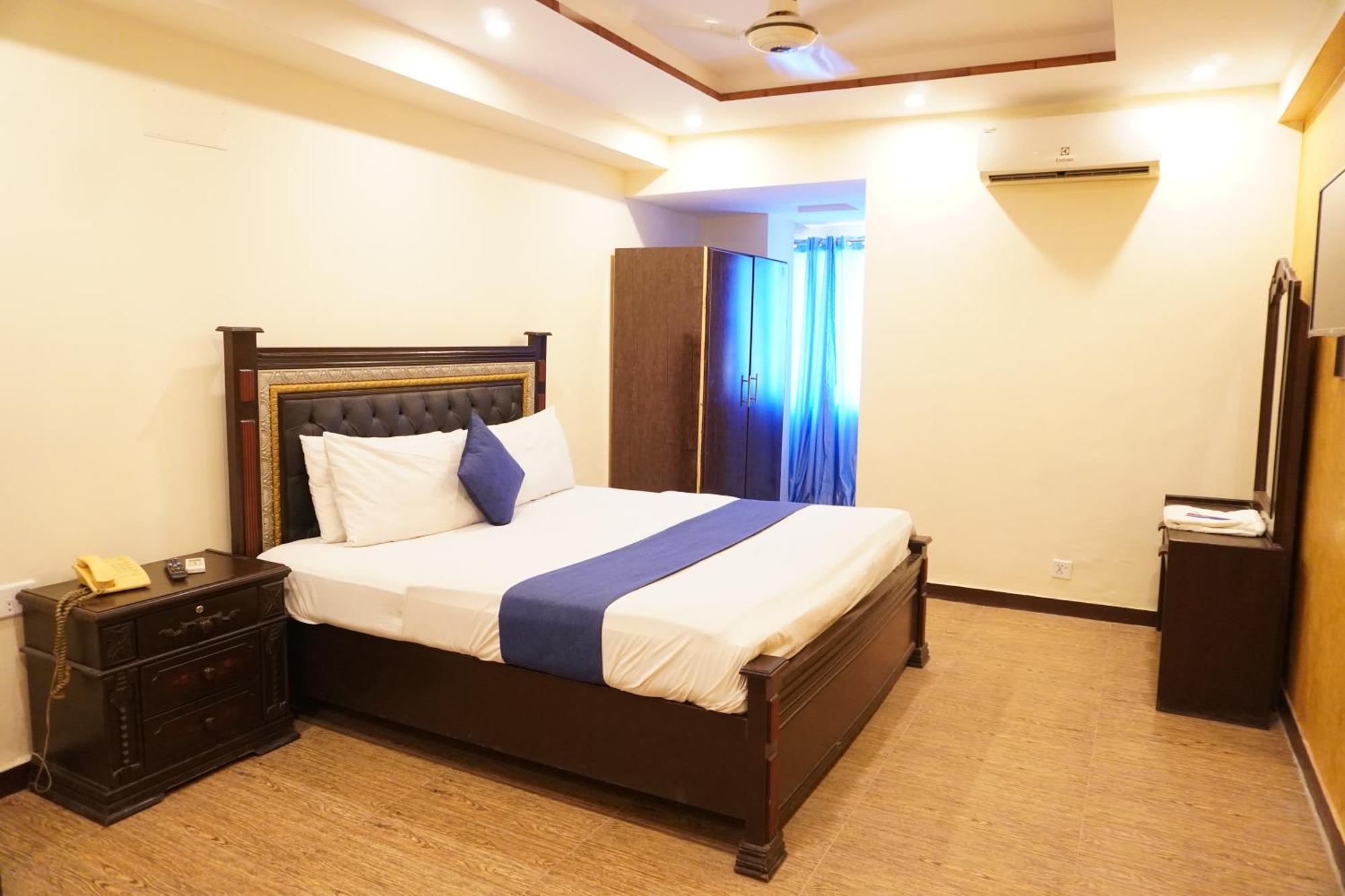 National Hotel Lahore Eksteriør billede