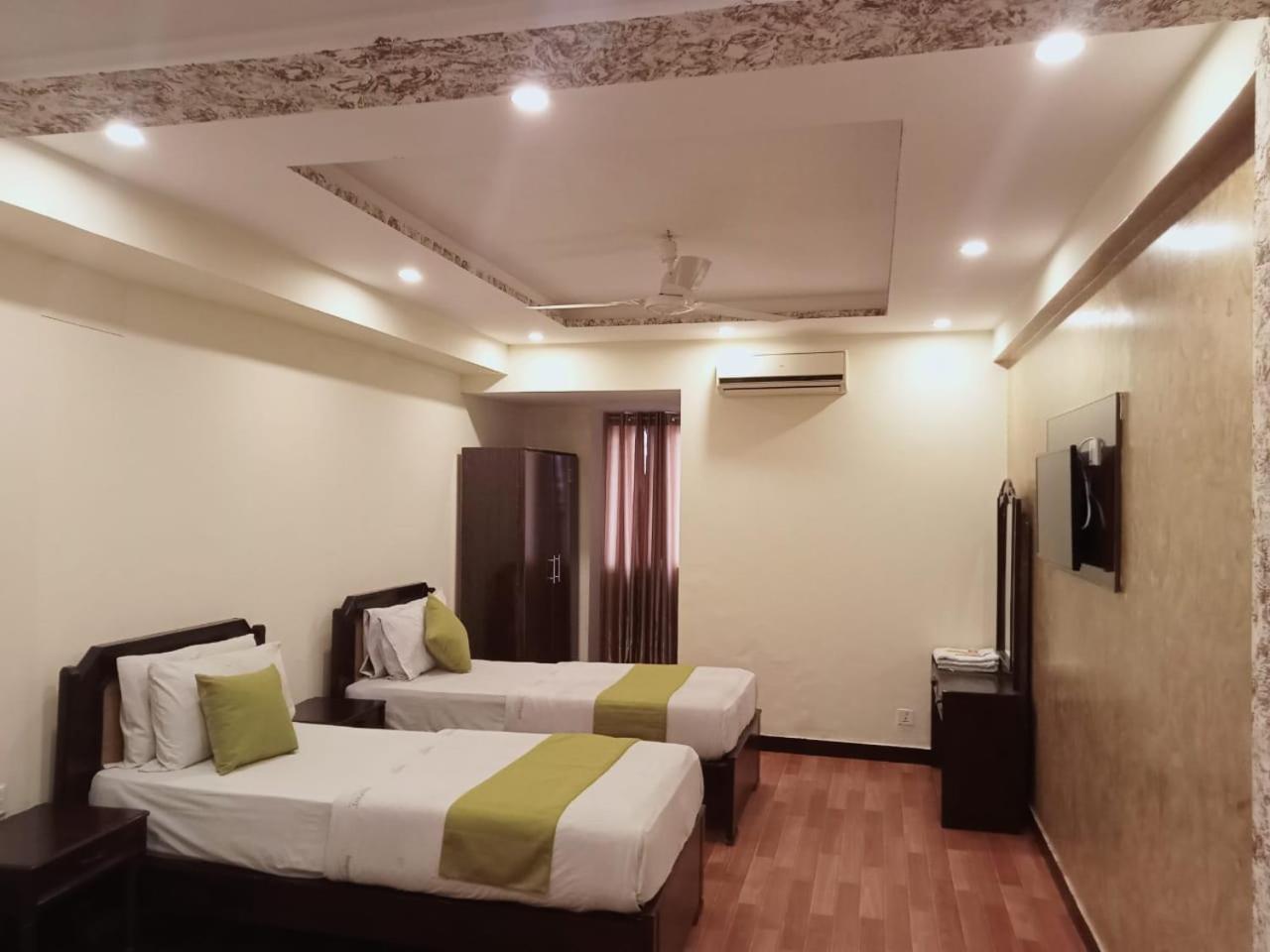 National Hotel Lahore Eksteriør billede