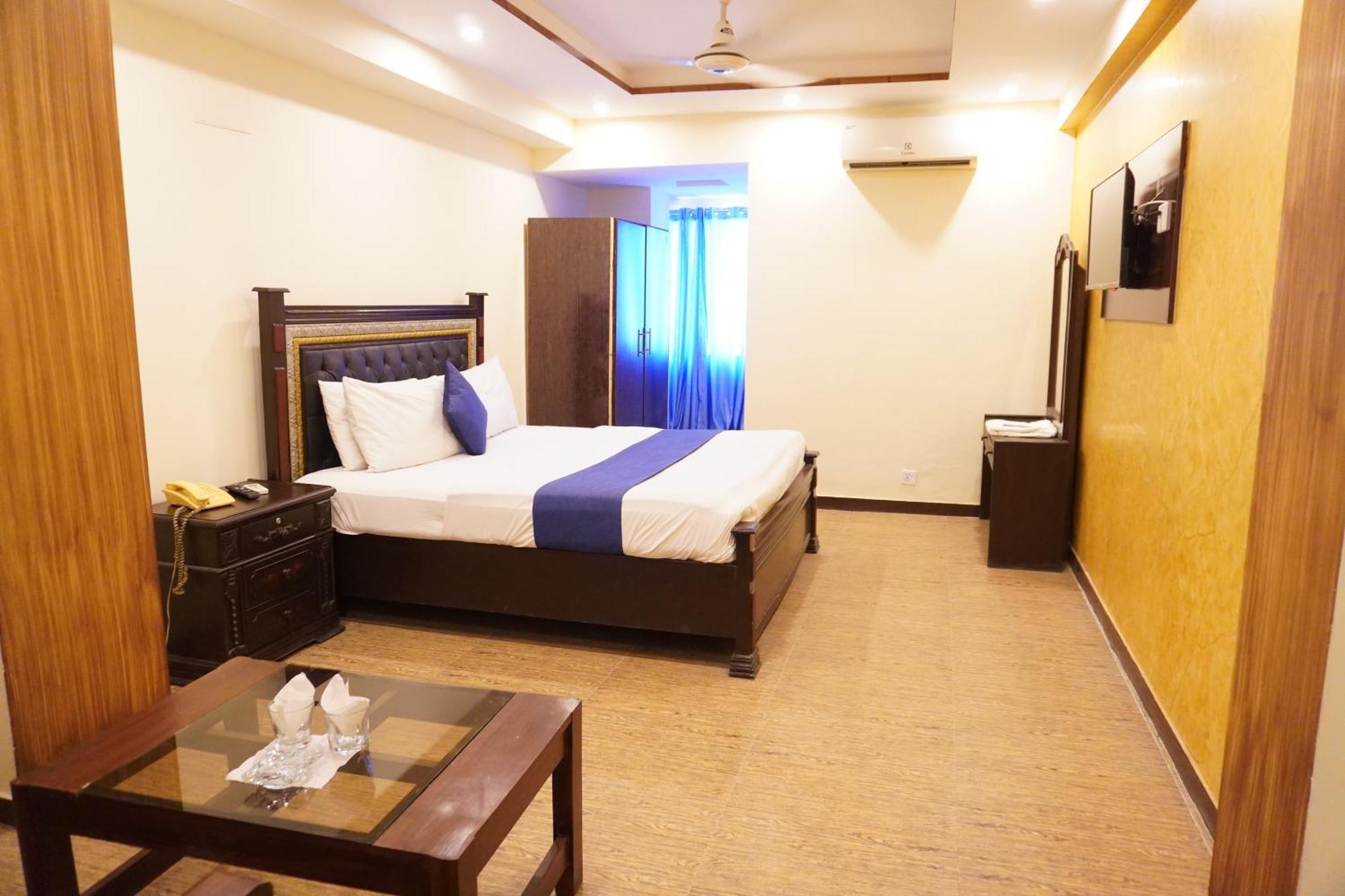 National Hotel Lahore Eksteriør billede