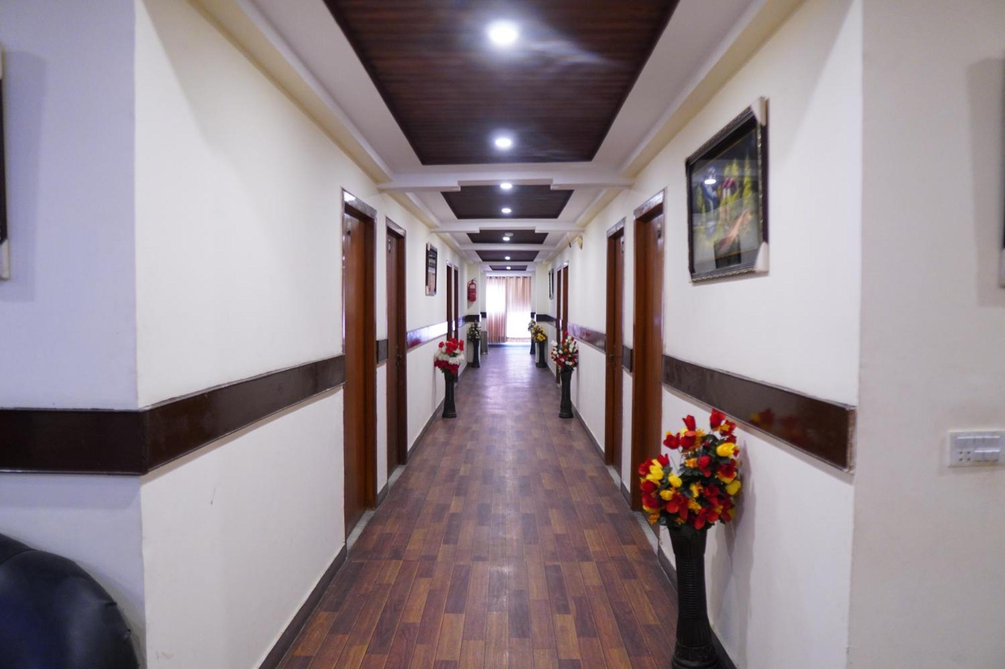 National Hotel Lahore Eksteriør billede