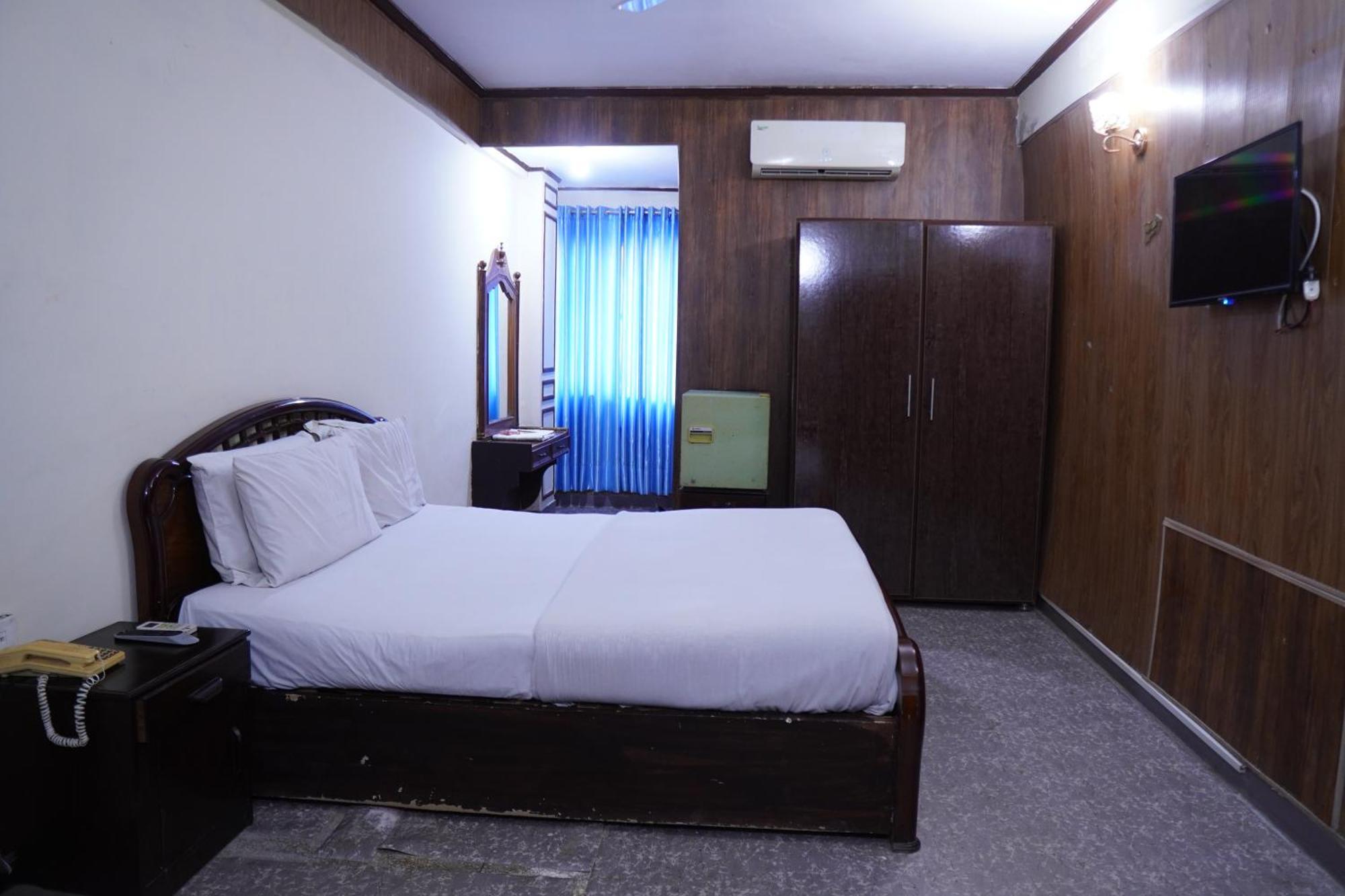 National Hotel Lahore Eksteriør billede