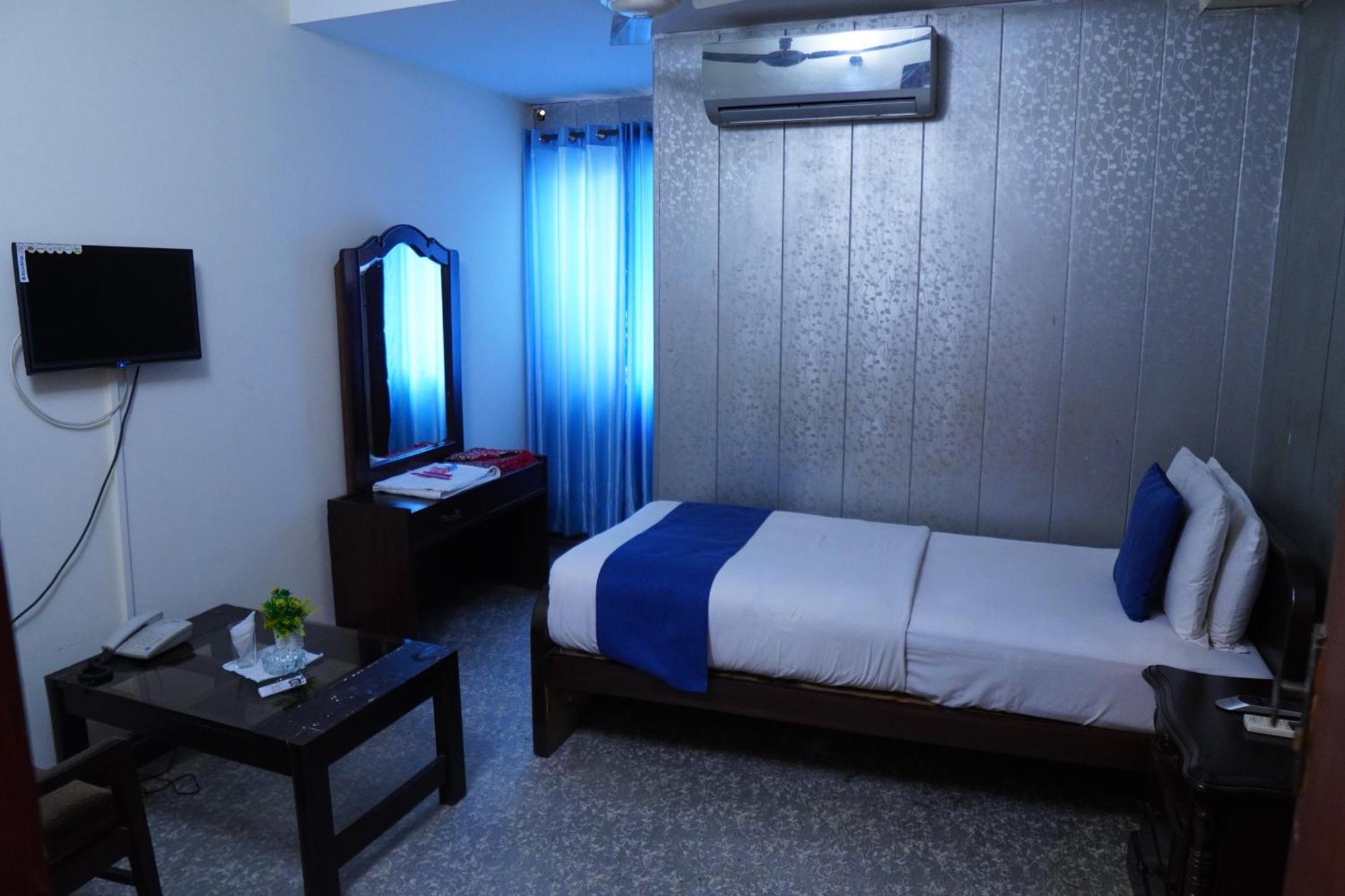 National Hotel Lahore Eksteriør billede