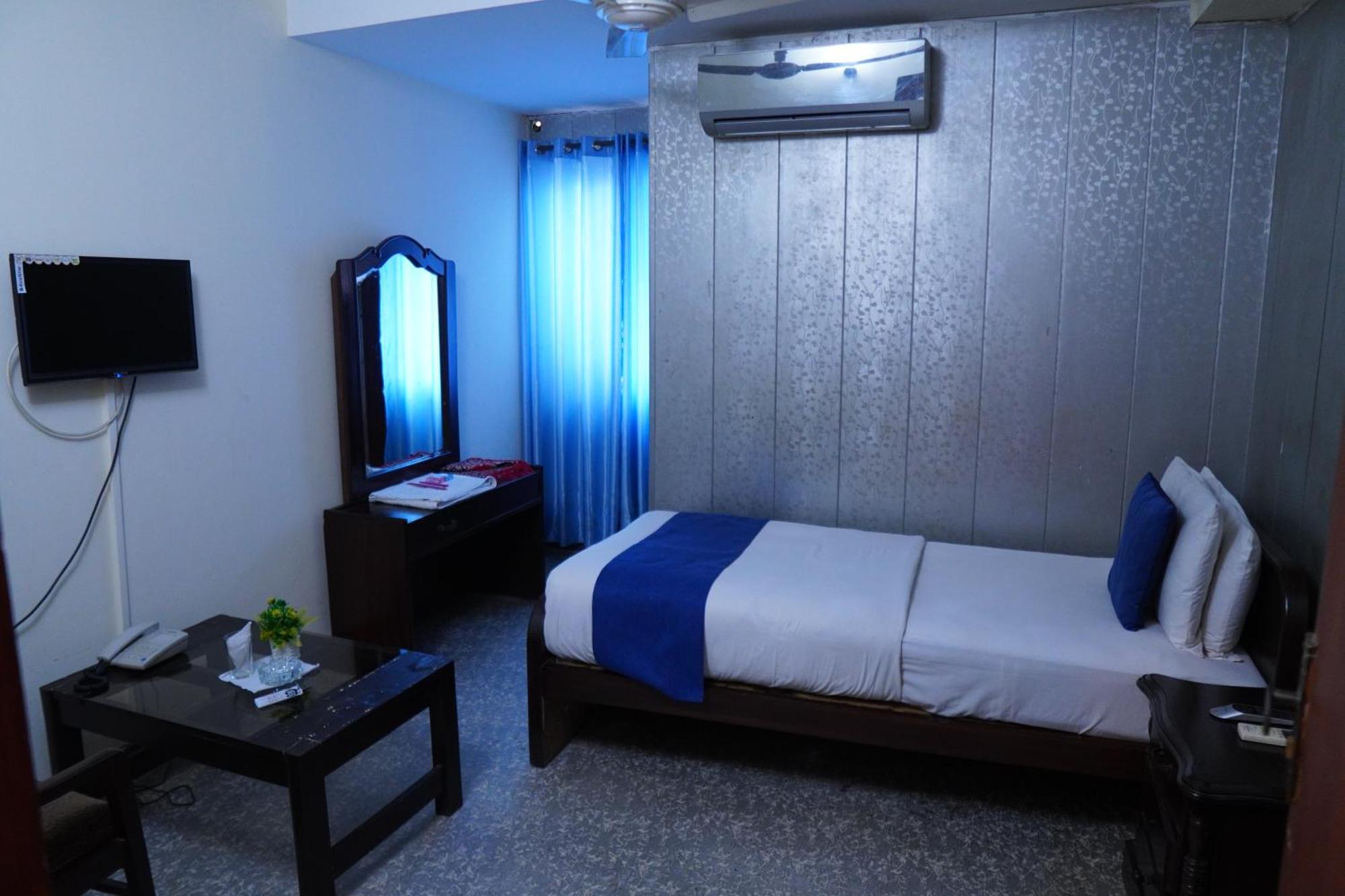 National Hotel Lahore Eksteriør billede