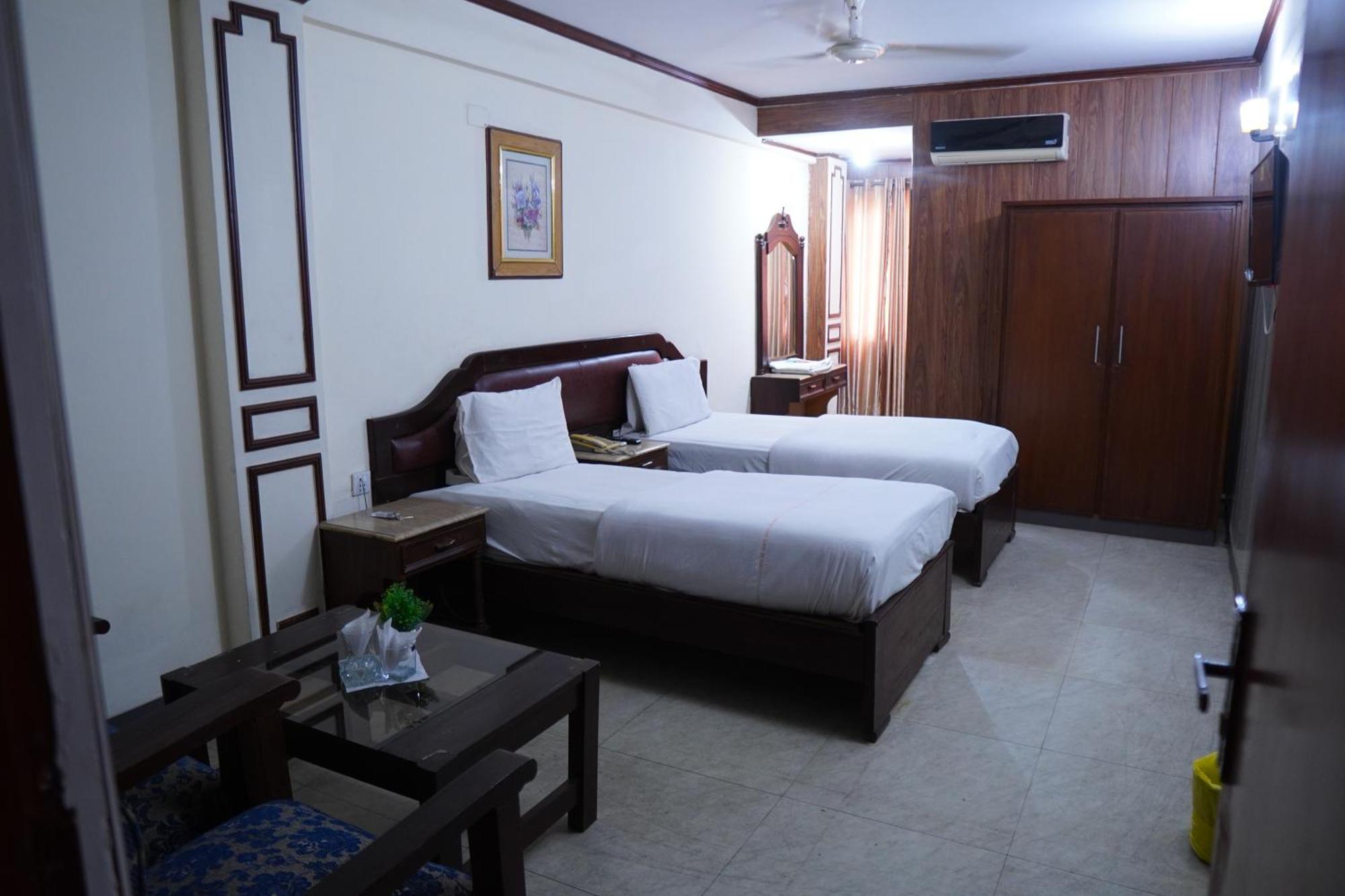 National Hotel Lahore Eksteriør billede
